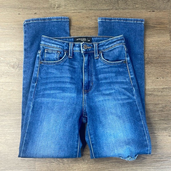 Just Black Women’s The Sunday Straight Distressed Jeans, size 24 - Picture 3 of 12